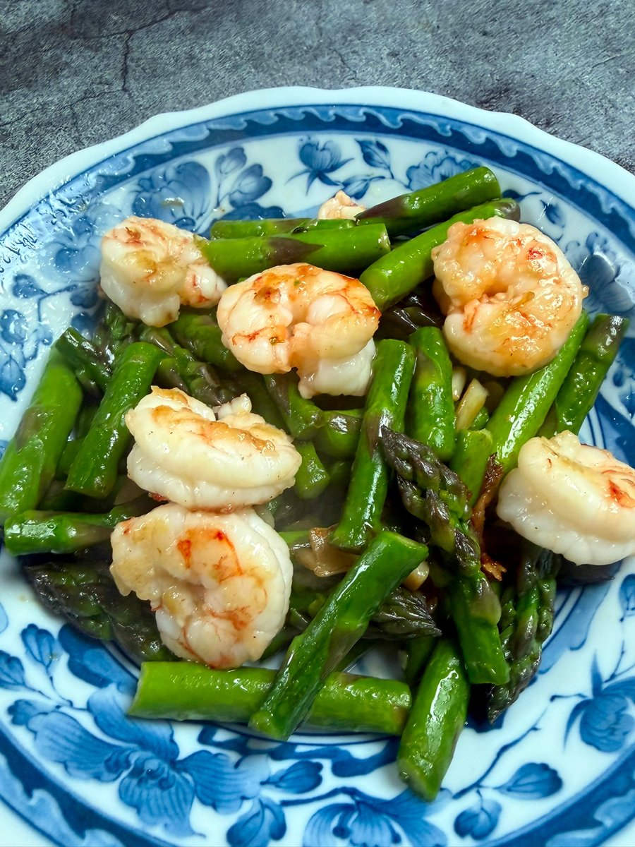 ohsnapletseat's tweet photo. Shrimp with Asparagus Stir Fry π€π
Tender shrimp, crisp asparagus, garlic, and simple seasonings make this a light, healthy dinner thatβs ready fast!
Recipe: https://t.co/MrObRyyFNb
#shrimpstirfry #asparagusrecipe #easydinner #asianrecipes #healthyrecipes #weeknightdinner https://t.co/DCm8Q2K6eP