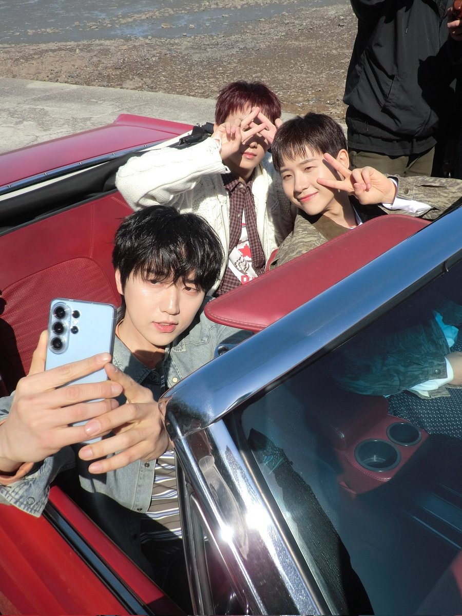 Sandoriz_sk's tweet photo. 자연광 아래 우리 예쁘니 오빠야들
남찍사&amp;셀카 둘 다 획득 야호~~ ٩(ˊᗜˋ*)و 💖✨️ https://t.co/hasZkZnXZF