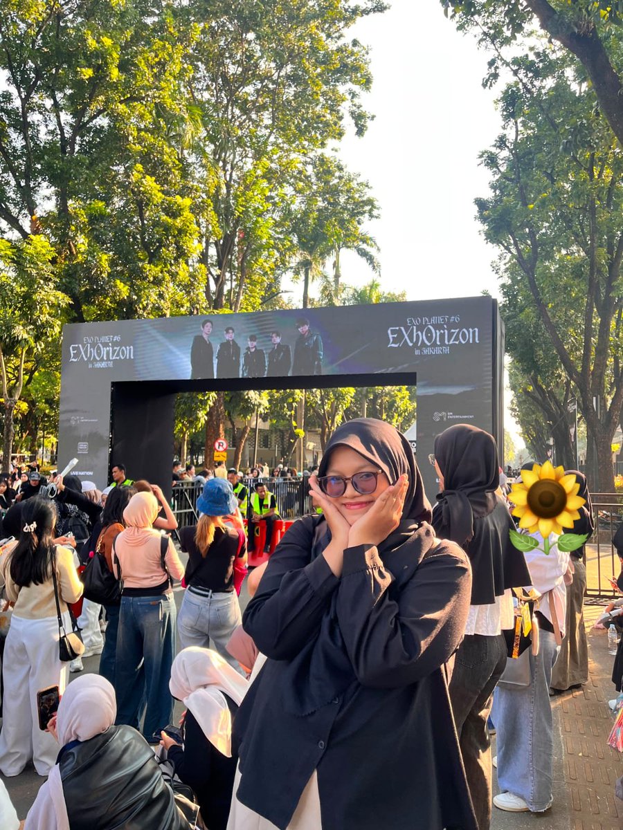 sunlyflows's tweet photo. "Oh gini vibes nonton konser K-Pop" 🙂‍↕️ https://t.co/17kZo0Wujz