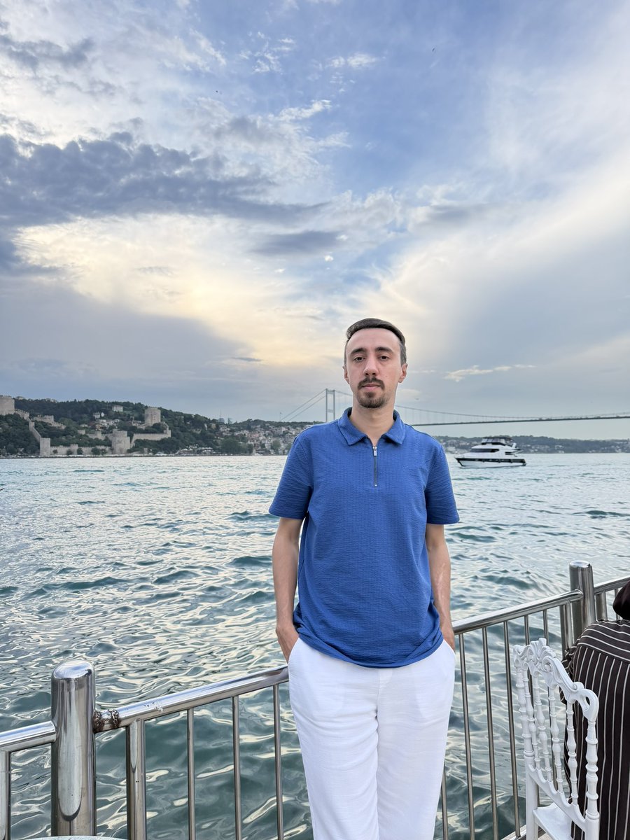 ognklnk's tweet photo. Yaşarken tüketir, uzak kalınca özletir. Adı İstanbul. 💙🌊🌁 https://t.co/He2E1QfNLv
