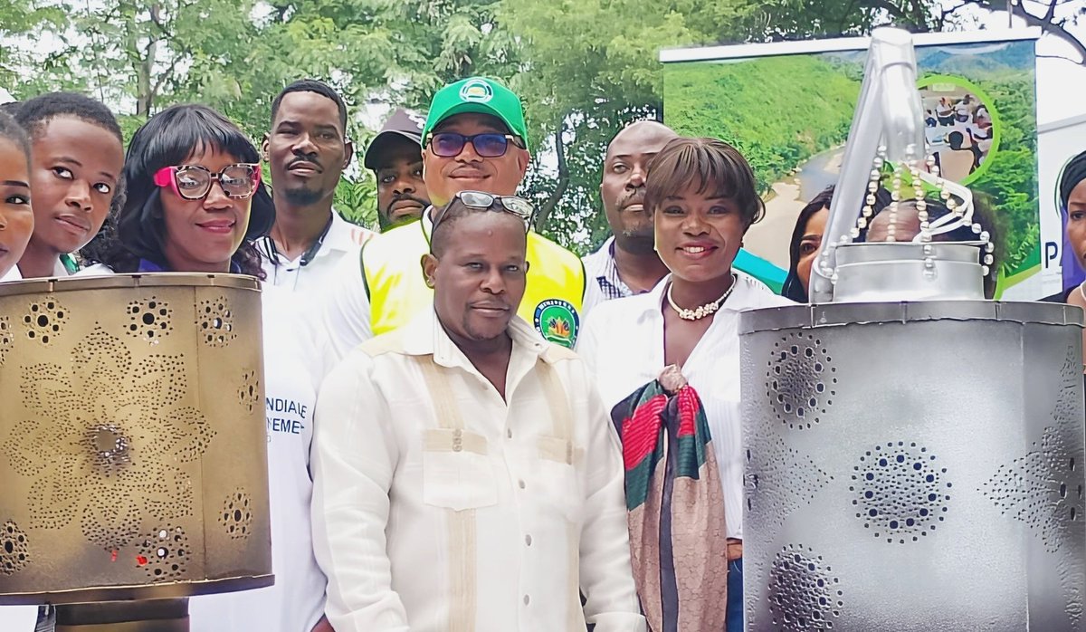 InfoMedia509's tweet photo. Journée mondiale de l’environnement, le SNGRS prouve qu'en Haïti, les déchets sont une ressource ! ♻️
Art, équipements domestiques et économie circulaire : la transformation des résidus devient un levier concret de développement durable. 🇭🇹✨
#Environnement #Haïti #SNGRS. https://t.co/kkg8xdG6sV