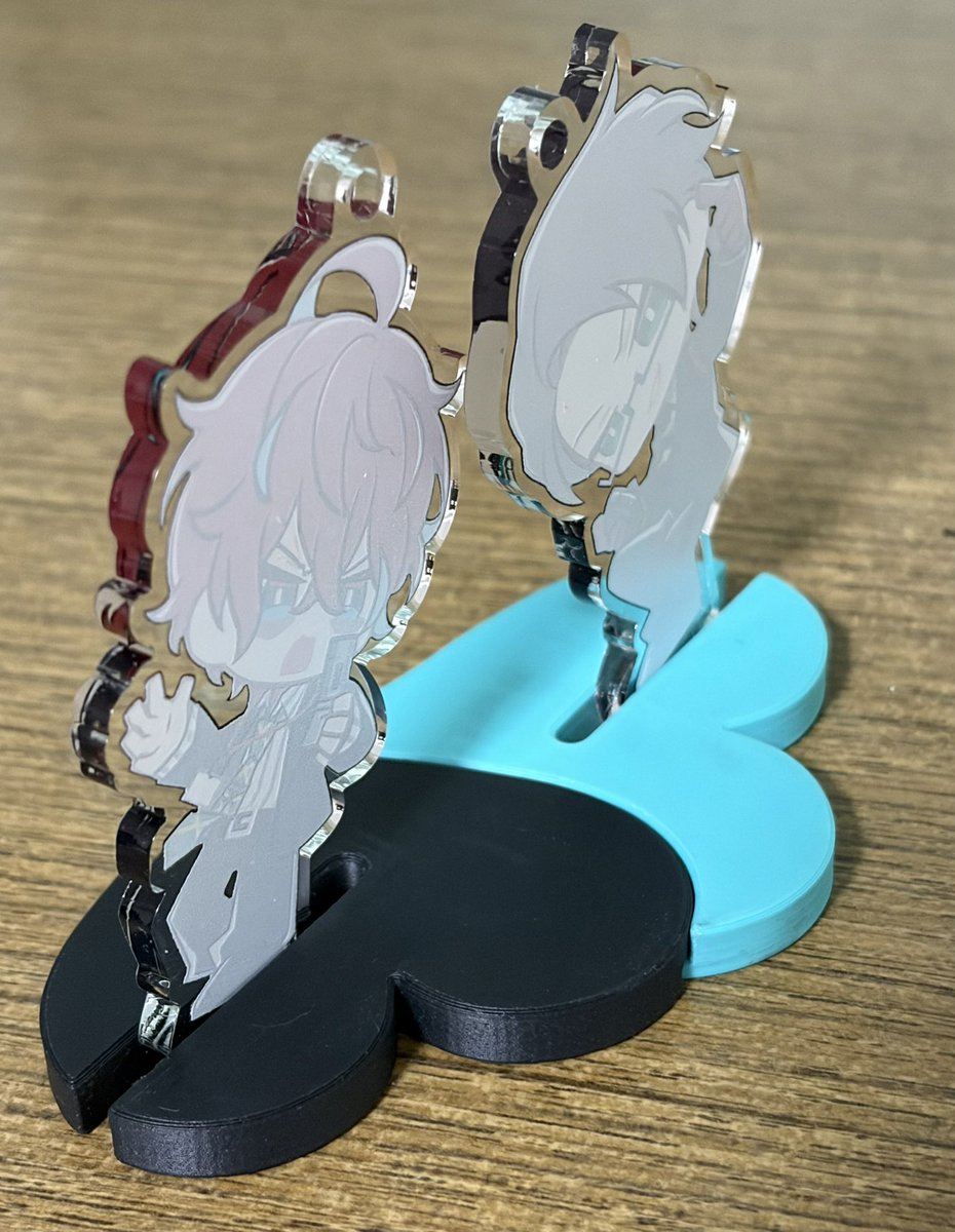 Chromezclone's tweet photo. 今日のオタ活
可愛い台座を買ったのと地獄のランダム😊 https://t.co/lrmASCDUL0