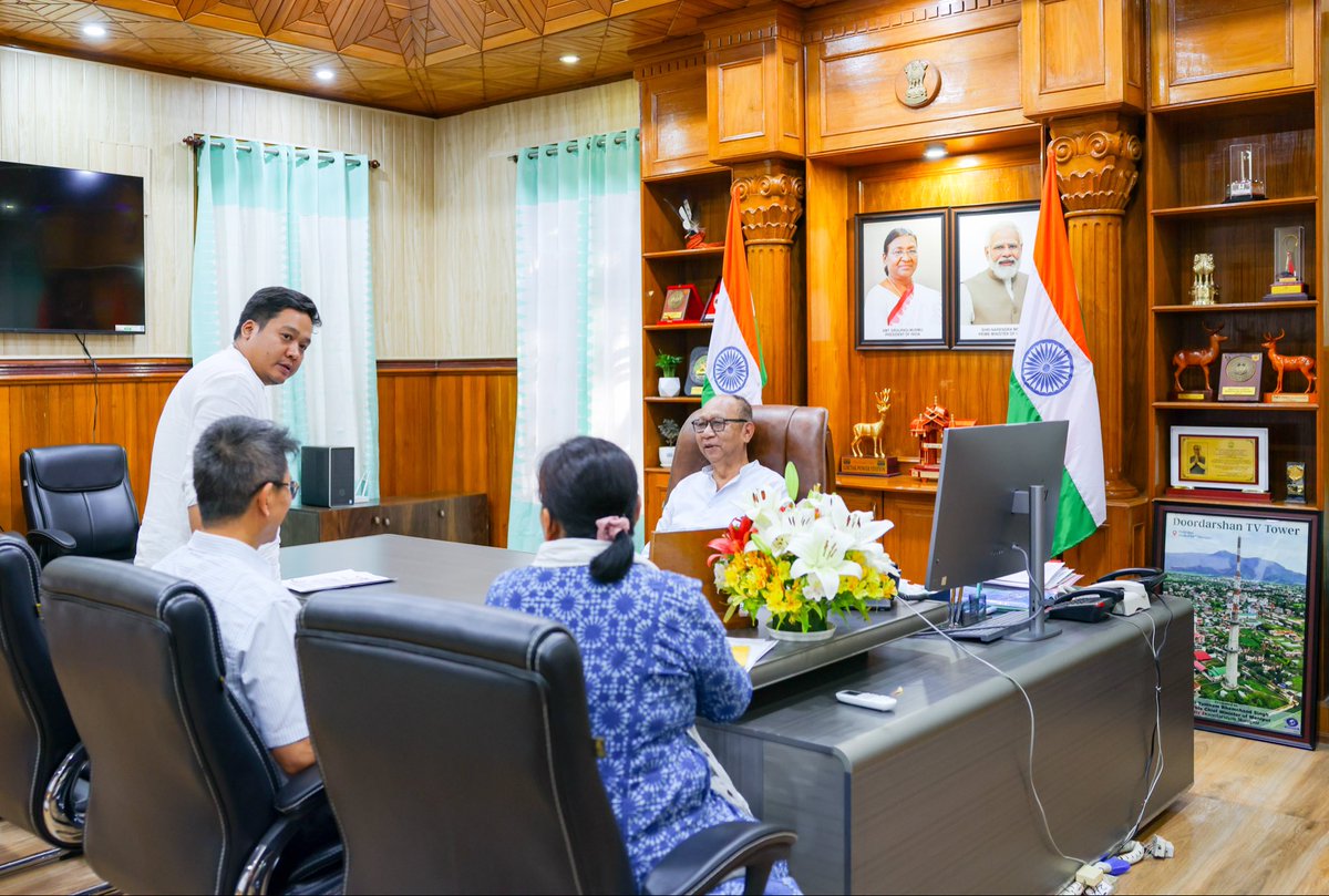YKhemchandSingh's tweet photo. Called on by Hon’ble MLA Shri Surjakumar Okram, Principal Secretary (MAHUD) Shri R.K. Dinesh Singh, and Deputy Commissioner, Thoubal, Smt. Yumnam Robita, today at the Secretariat to discuss matters concerning Vishal Mart, Thoubal. https://t.co/6muf1ts1g1