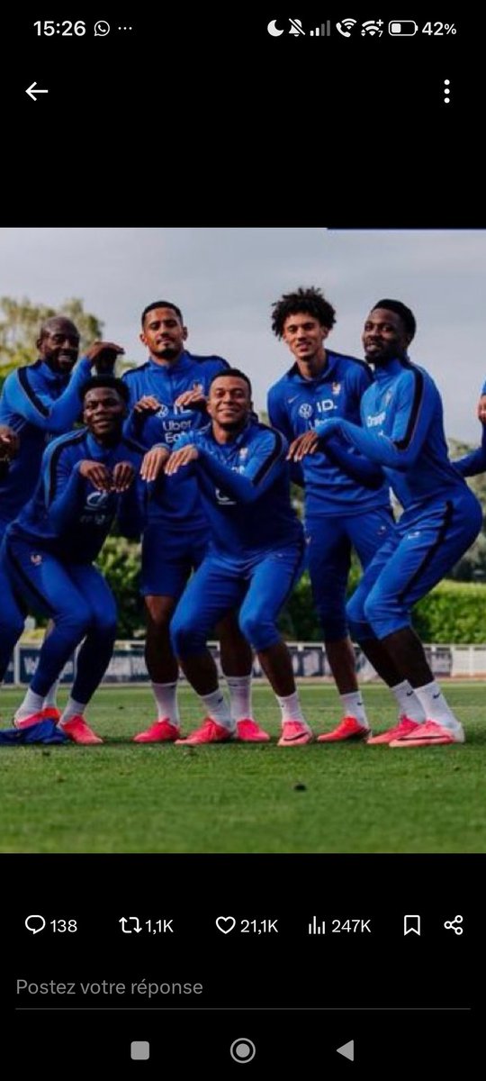 prisermix_'s tweet photo. @ActuFoot_ @equipedefrance Les 3 premiers le font un peu trop bien https://t.co/b4NfbFGR36