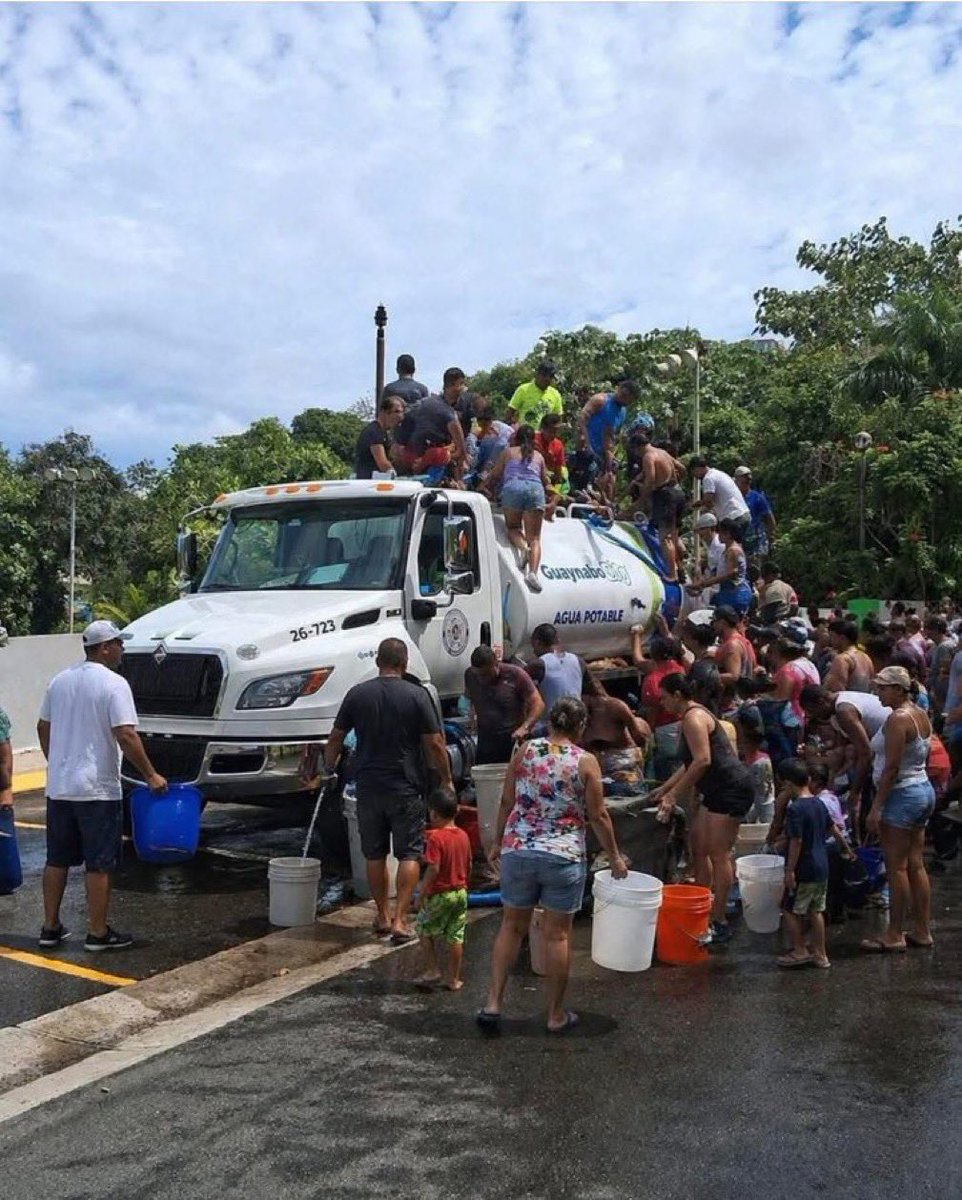 OLFResurrection's tweet photo. Es hora de que EEUU invada a Cuba. El gobierno cubano no puede ni darle agua a su gente. Ooops, eso es Guaynabo. https://t.co/FEiWW52biP