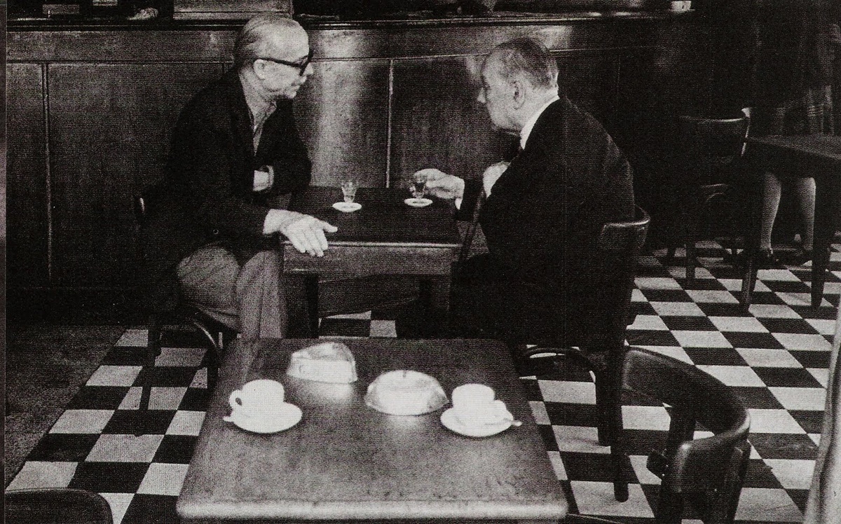 BoylanRoger's tweet photo. Ernesto Sabato and Jorge Luis Borges having a drink at the Plaza Dorrego bar, Buenos Aires. https://t.co/67GWzc8tuv