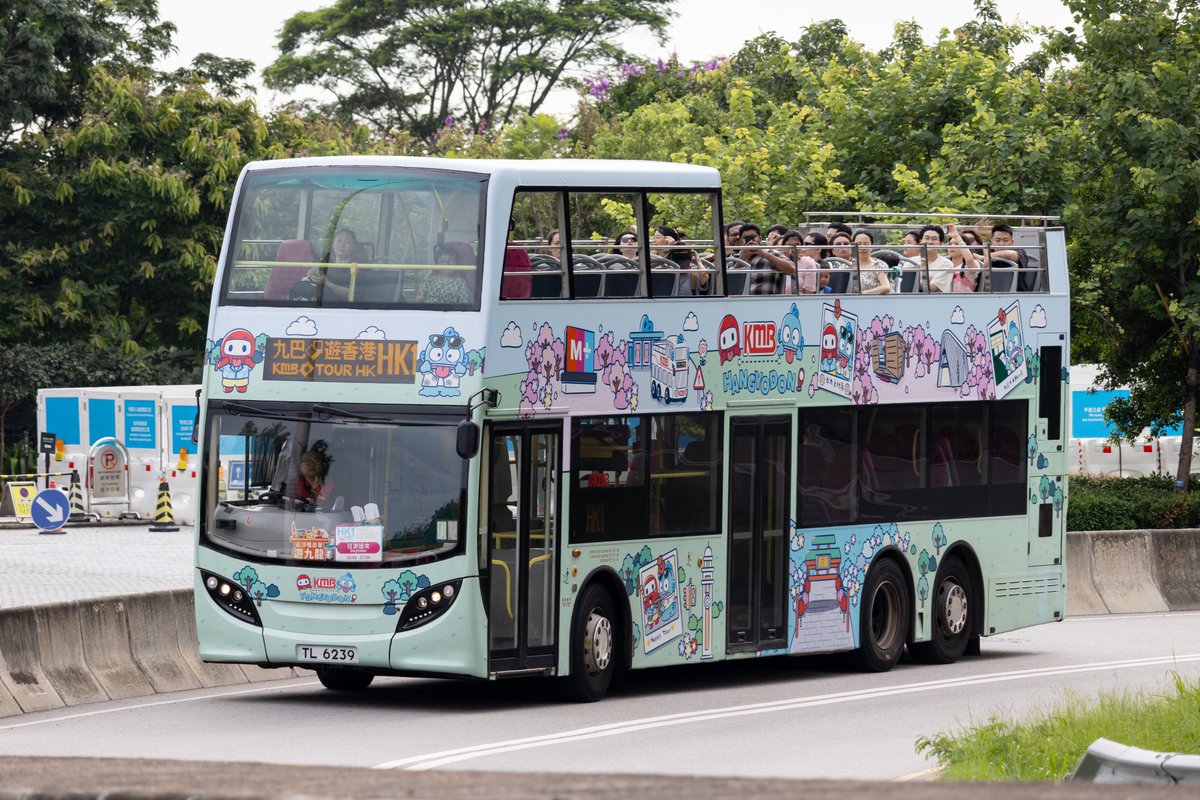 TransportMing's tweet photo. KMB Tour HK theme bus feature with Hangyodon, another good advert with ADL Enviro500MMC. https://t.co/gF2piPfUpf