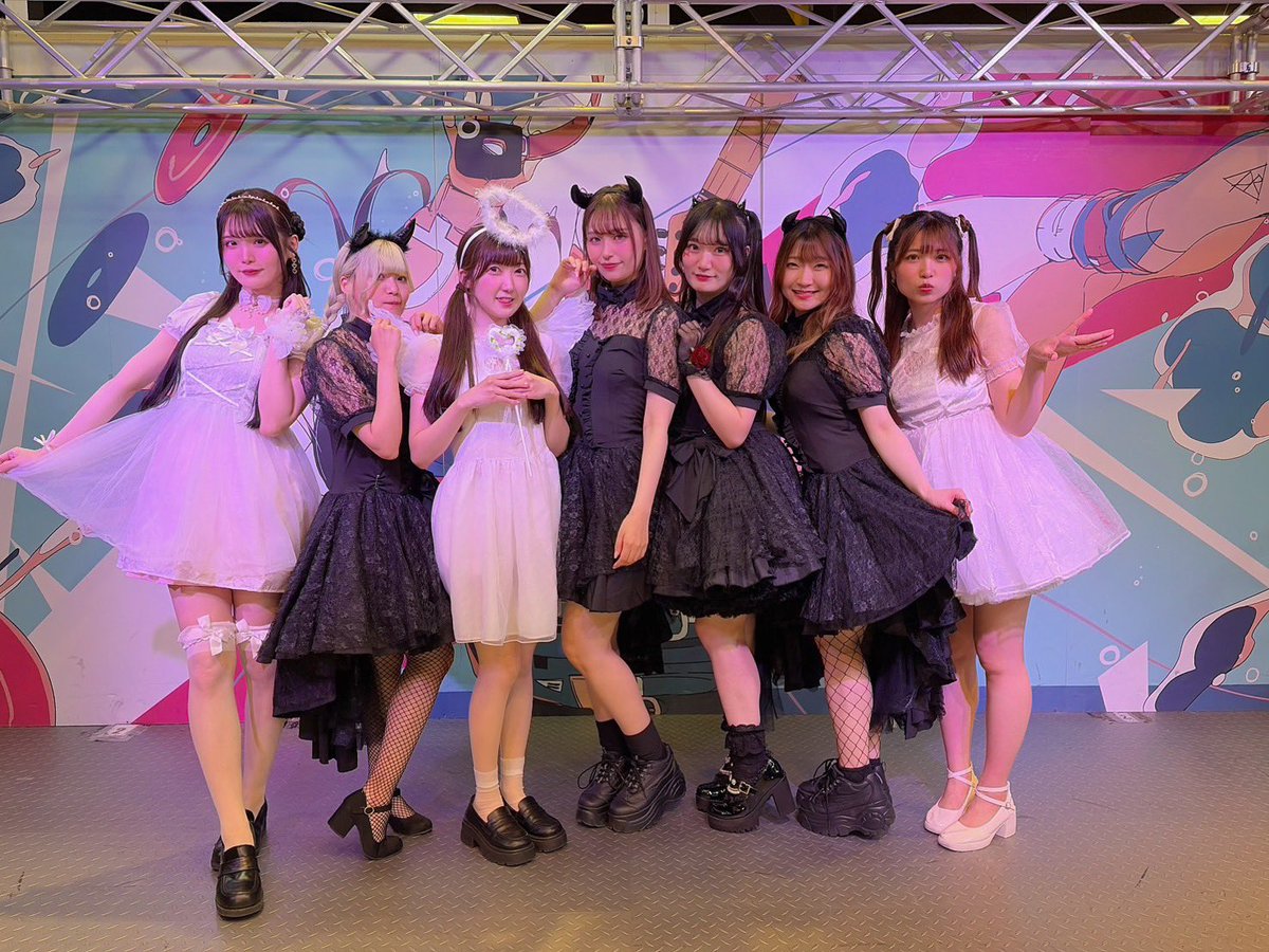 Stand_Up_Next's tweet photo. #ネクストリコ 2ndシングル
『TickTack』リリースイベント
at ヴィレッジヴァンガード+PLUS

お越しいただきありがとうございました💖

6月始めはコスプレウィークでした✨
いよいよ販売月🔥どんどん盛り上がっていきましょう！！

来週はいよいよ大阪です🐙
是非会いに来てください！！

#ちくたく https://t.co/RLX1koEnBK