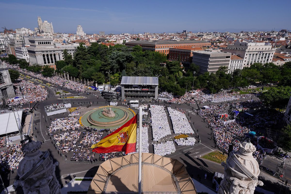 GeorgeBologan's tweet photo. Estos días contemplo con admiración el ambiente que se respira en España. Los rostros radiantes de los jóvenes y una gente llena de fe nos transmiten que Europa y el mundo necesitan el entusiasmo, la esperanza y el espíritu del Evangelio. 🙏 @Pontifex, 🙏 🇪🇸. @COPE @archimadrid https://t.co/02jS2KlI4O