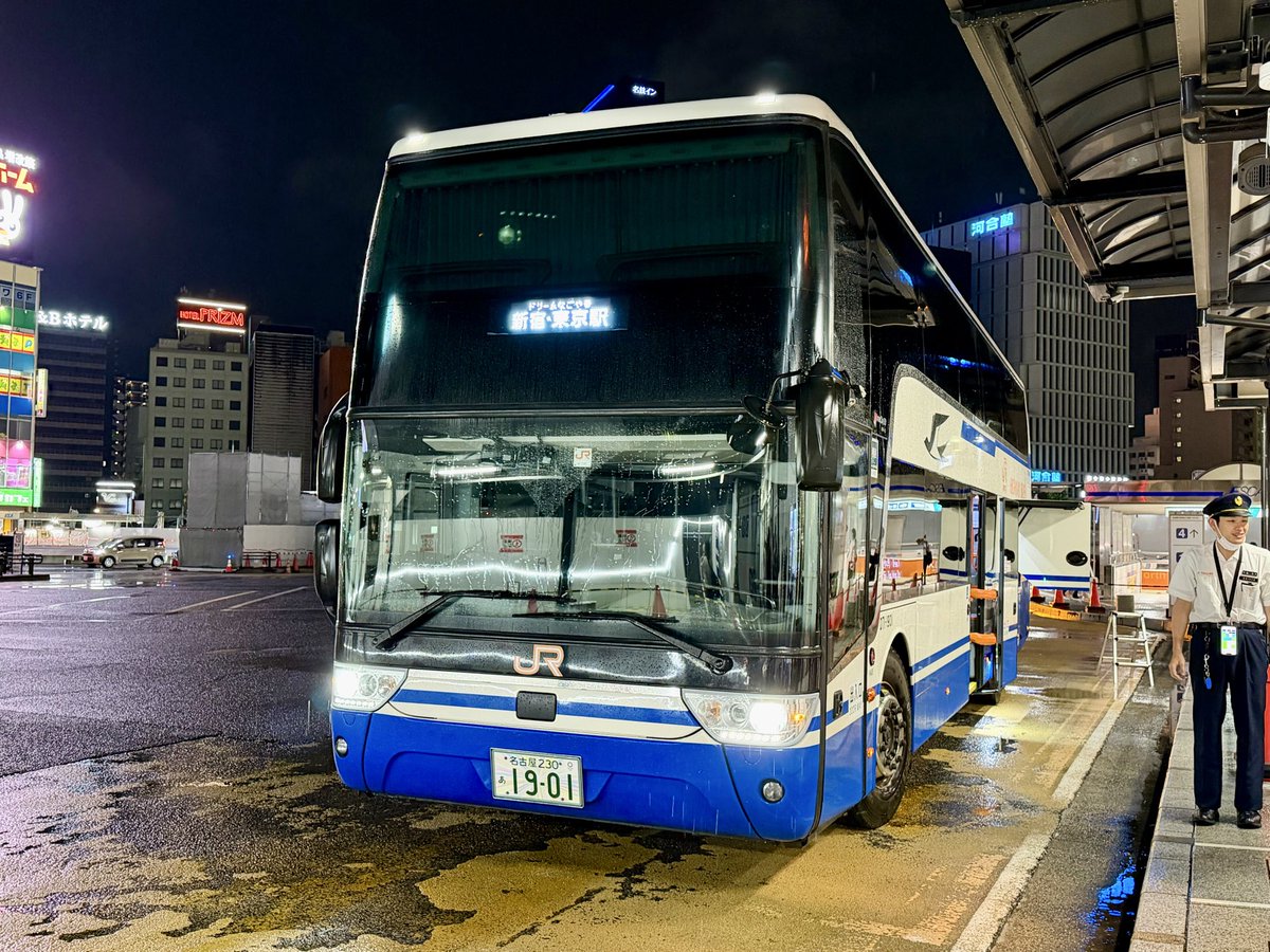 SeagullQueen's tweet photo. ということで、今年16回目の旅に出ます。
セントレア近くに駐車して、ミュースカイで名駅へ。
今回は諸事情で、夜行バスを利用。
バス旅は、あんま好きでないんだけどね。
４列シート、しかも隣りアリ。
それでは、行ってきまーす。 https://t.co/KgDtotqWxr