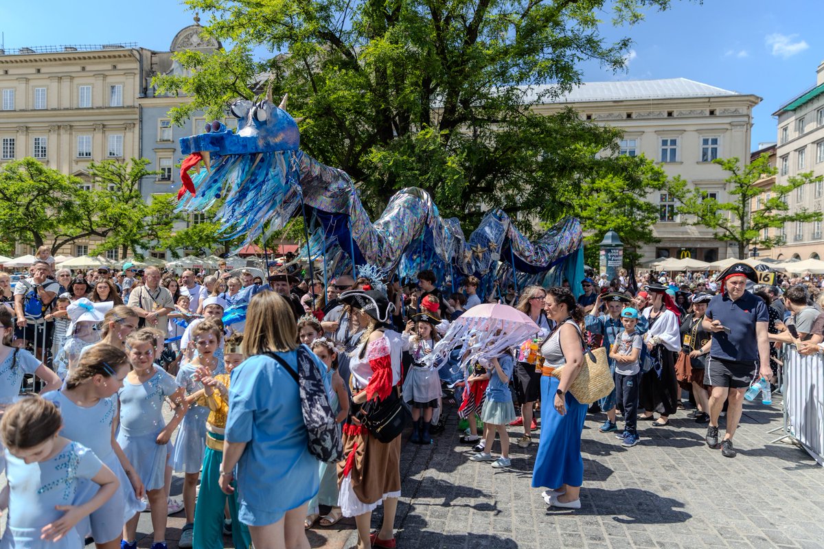 krakow_pl's tweet photo. 🐉 Wielka Parada Smoków  #Kraków #smoki #parada #zabawa #tradycja 2/3
Fot. Bogusław Świerzowski/kraków.pl https://t.co/GJGW1Pd0RV