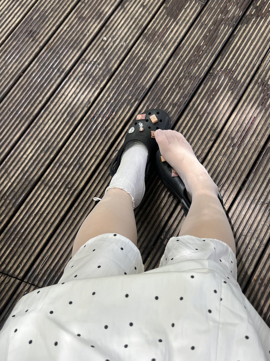 xs005257's tweet photo. 在香格里拉虎跳峡露出。无缝白丝➕红内。不知道是虎跳峡好看还是丝袜好看呀 https://t.co/zDtMU36IeE