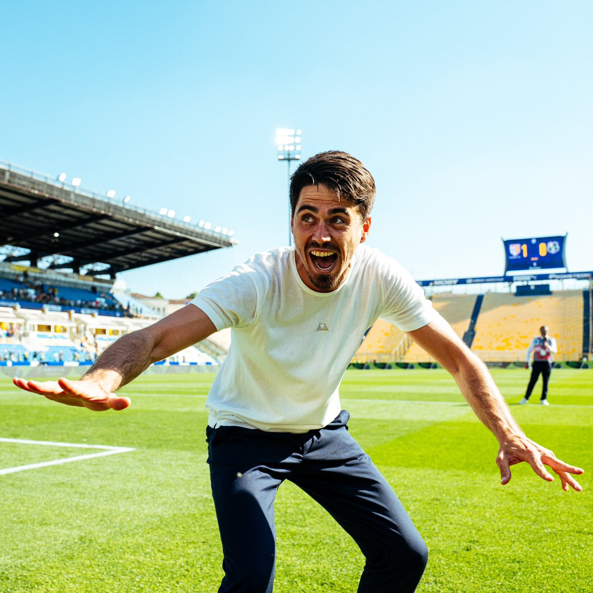 Talkative_Parma's tweet photo. Carlos Cuesta in his first season as Parma manager:

 ‣  45 points 
 ‣  Only 46 goals conceded 
 ‣  13th place Serie A finish
 ‣  11 Serie A wins - including 1-0 over AC Milan 

What will he achieve in season #2?

🟡🔵 #Parma https://t.co/g4hWNuR1y7