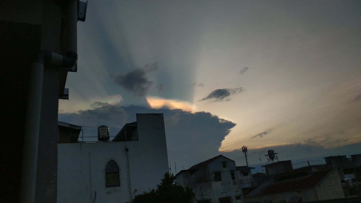 biellpiee's tweet photo. pov: Medan kalau sorenya ga badai https://t.co/sn2DVzqP4o