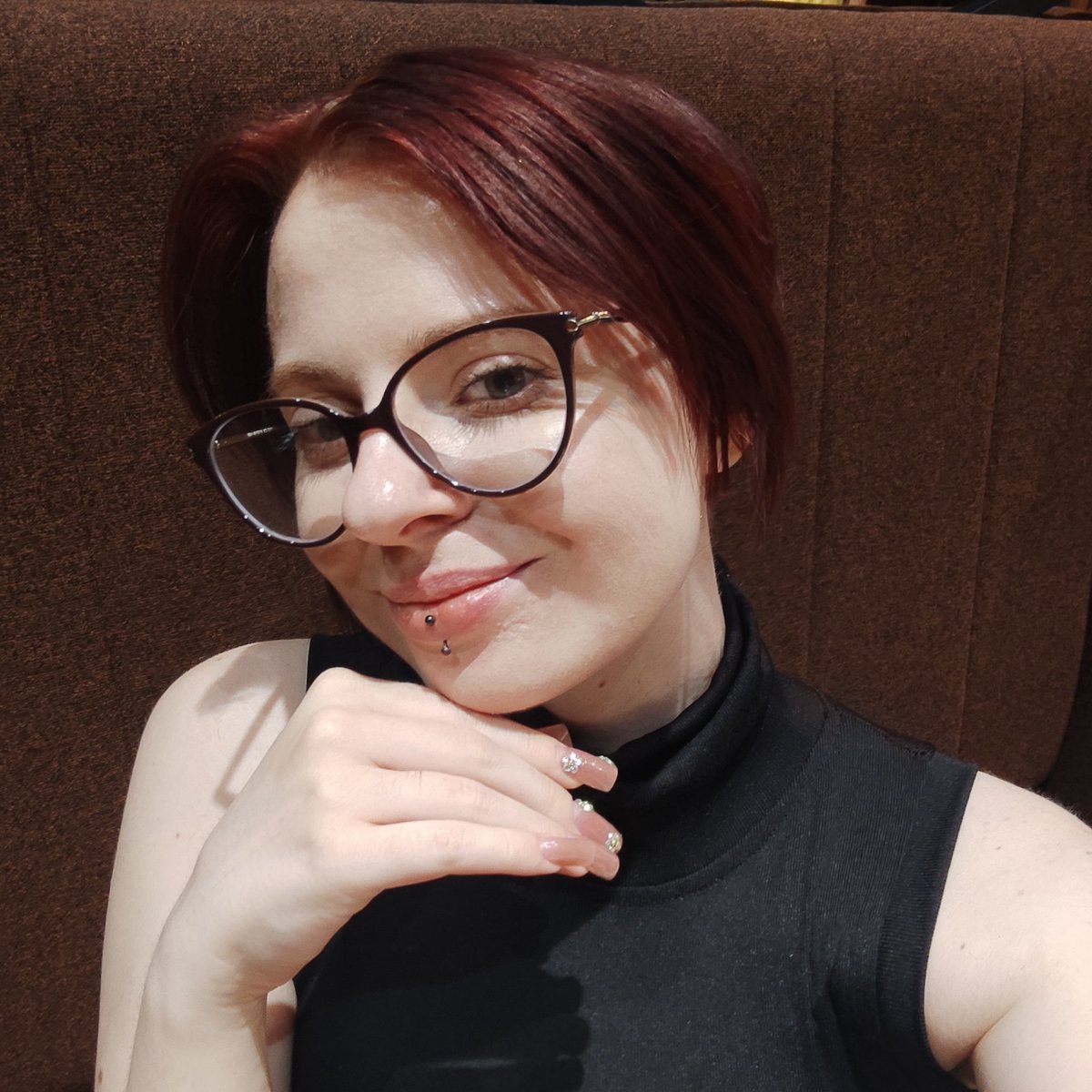homomal's tweet photo. Обменялась с подругой новогодними подарками в июне, сижу довольная https://t.co/8hI23oWmdL