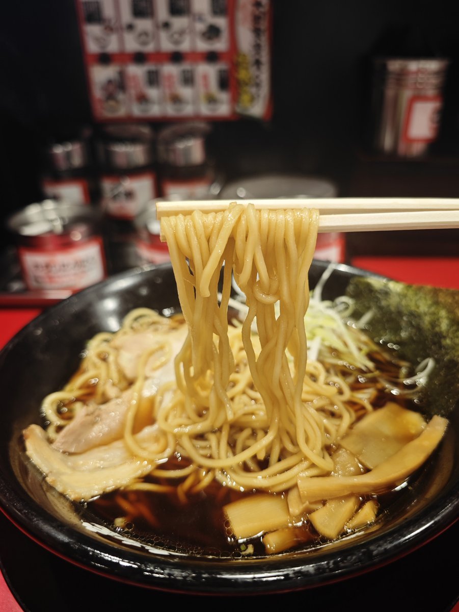 ramen_8's tweet photo. 「あっさり中華そば」８１０円🉐横浜家系ラーメン大和家 八王子楢原店
６月６日（土）・７日（日）の二日間、大和家で大感謝祭が開催。麺類ご注文のお客様全員にラーメン無料券プレゼント！１２日（金）・１３日（土）には、八王子大和家、淵野辺店、府中店、名和店でも同様の大感謝祭を開催予定です！ https://t.co/2FOQvNvOhH