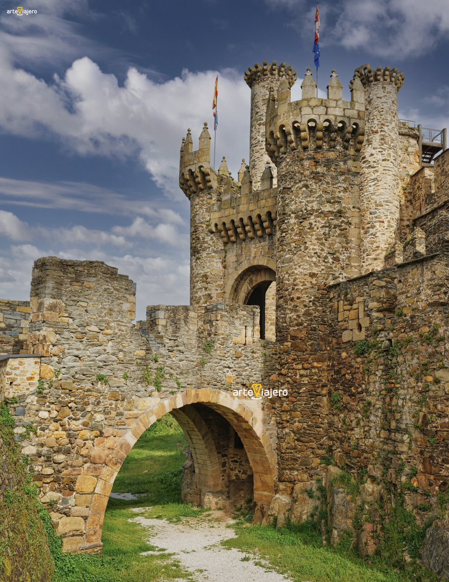 arteviajero_com's tweet photo. Castillo de los Templarios, Ponferrada (El Bierzo, León). Levantado entre los S. XI y XIV. Se trata de una de las mayores fortalezas del Norte de España y uno de los lugares más emblemáticos del Camino de Santiago ⬇️⬇️⬇️
https://t.co/EMTLnkepKn
#FelizDomingo #photography https://t.co/YgIOT3Aj5e