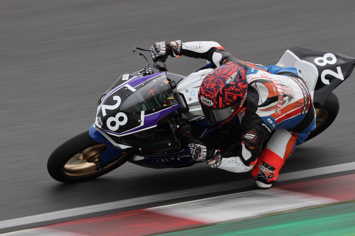 M_Tomoya_28's tweet photo. 鈴鹿サンデーロードレース第2戦
CBR250RR Dream Cup

予選7位
決勝6位

決勝ではスタートに成功し、上位集団で走ることができ、今回も成長を実感できるレースになりました！

次戦は表彰台を目指して頑張ります🔥 https://t.co/Ke3Jx9NHT4