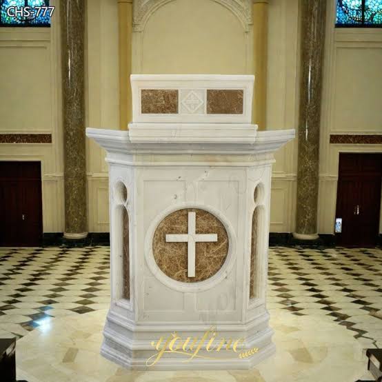 ProfesseurRDC's tweet photo. Utiliser ce lieu pour soutenir ou s'opposer à une réforme constitutionnelle, alors que l'église compte des membres des deux camps, témoigne d'un manque de professionnalisme dans l'interprétation de la parole de Dieu. L'église devrait être au cœur de la communauté et jouer un rôle de médiateur. Comment peut-on être médiateur tout en prenant parti ?@Lord_Lombo @MarcelloTunasi @TataCardinal @BlaiseKanda2