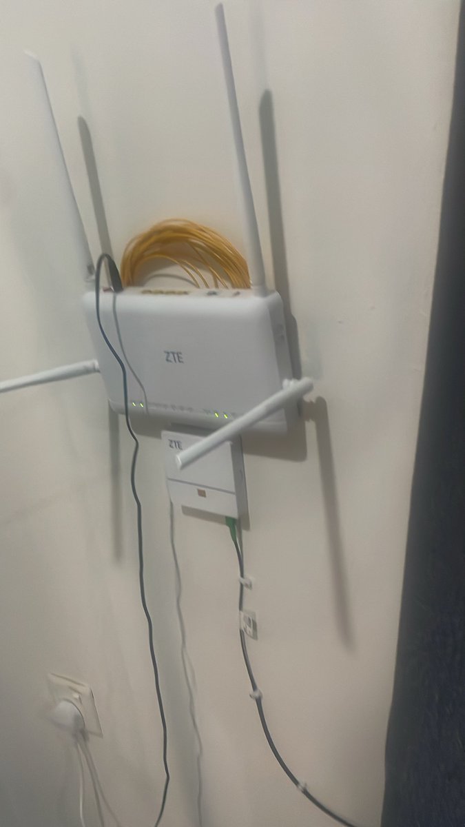 KuzzyDaredevil9's tweet photo. @MTN180 I'm using this router for my Mtn fiber and I have gotten two different 12v cable for my 33mAH power bank but still the power supply doesn't last up to 3mins before cutting off network supply, which other cable can I use. https://t.co/ab1dVzjA2A