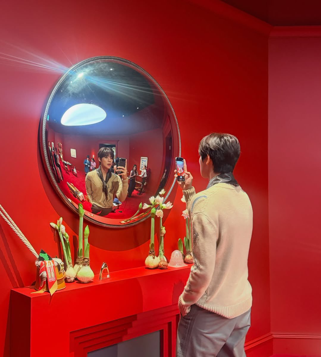 sangmxnt's tweet photo. lots of clues and hints spilled over there and over here, and still can’t even solve the mystery but i had fun there, thank you Hermes! https://t.co/bJkwbdhoxc