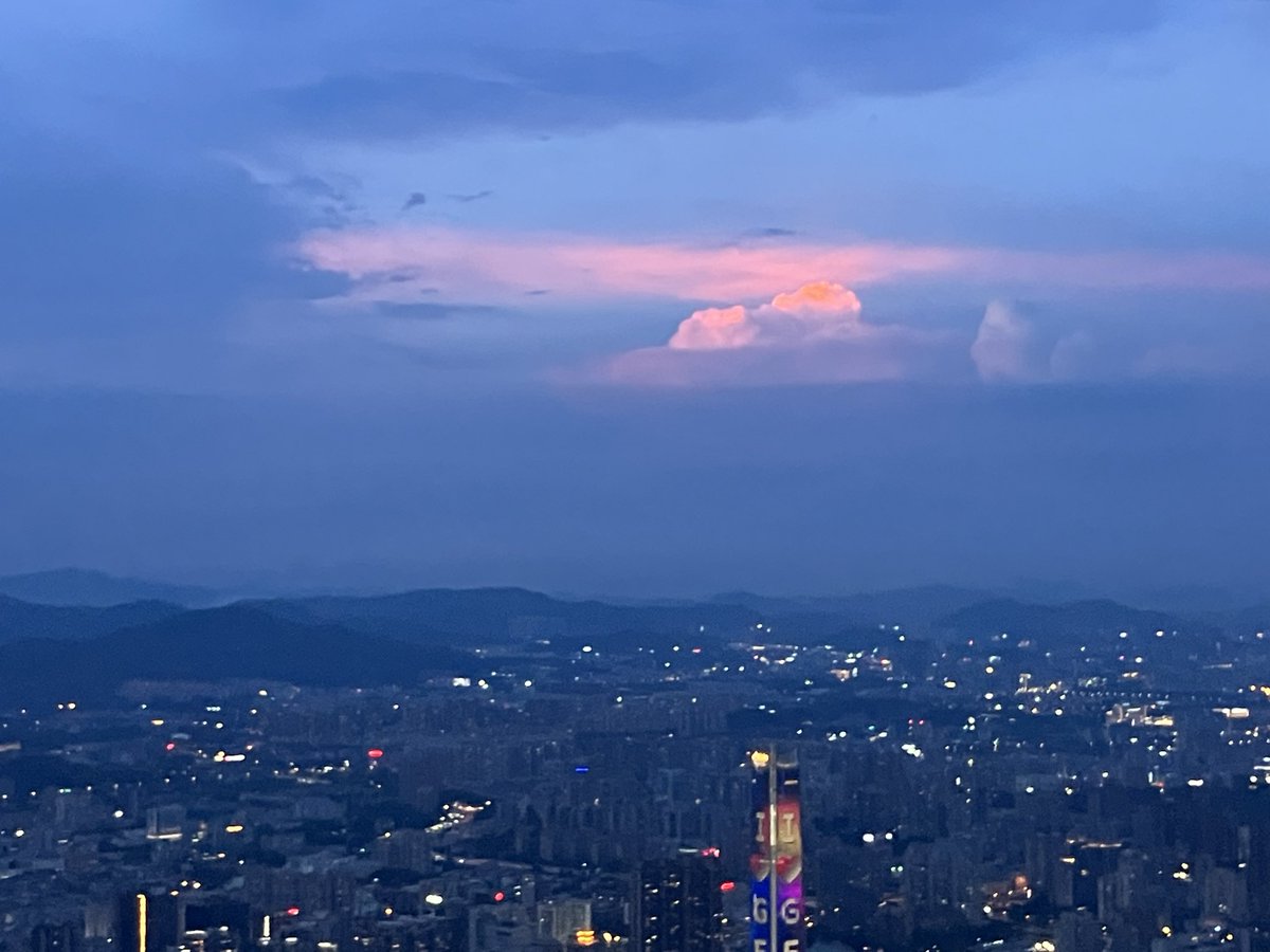 0x1900's tweet photo. blue hour https://t.co/ndsFHmy7FD