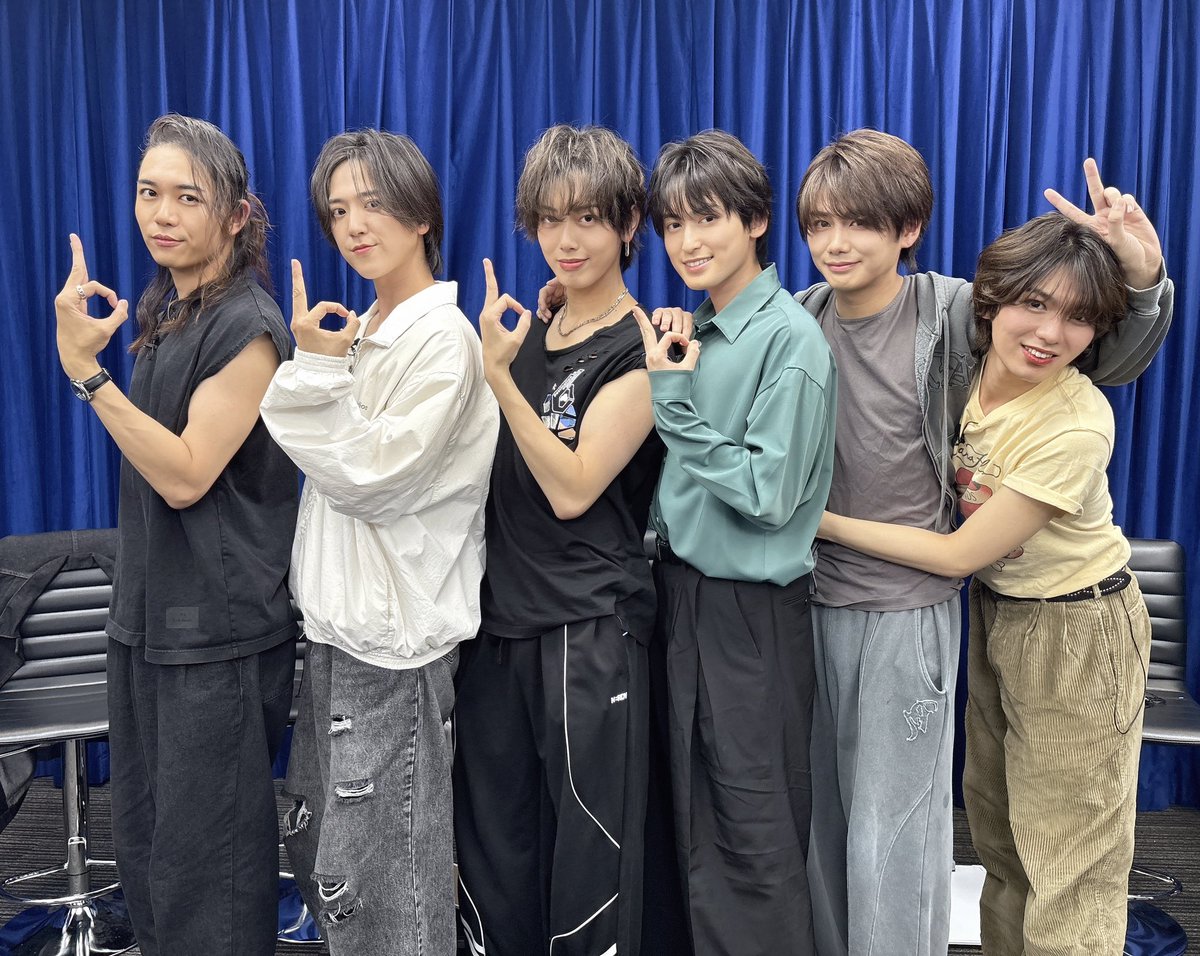 matsu0801ken's tweet photo. 松ステ最終稽古終了。
ニコ生もありがとうございました。
劇場でお待ちしております。 https://t.co/dk2utJ7MwQ