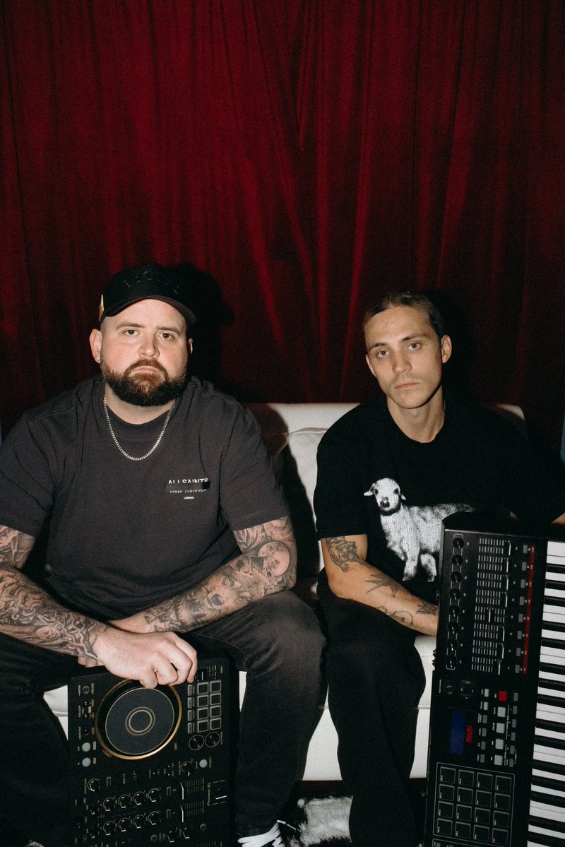 ShippySpins's tweet photo. Really excited about this one.

@mylesmaestro and I started working together on a remix and ended up building a whole project around it.

Introducing SAINT ELLUM ⚡️

Shoutout to @matt9duchene, who helped shape the sound from the beginning.

Our “Choosin’ Texas” remix is out now. https://t.co/5LX0n4mXUo