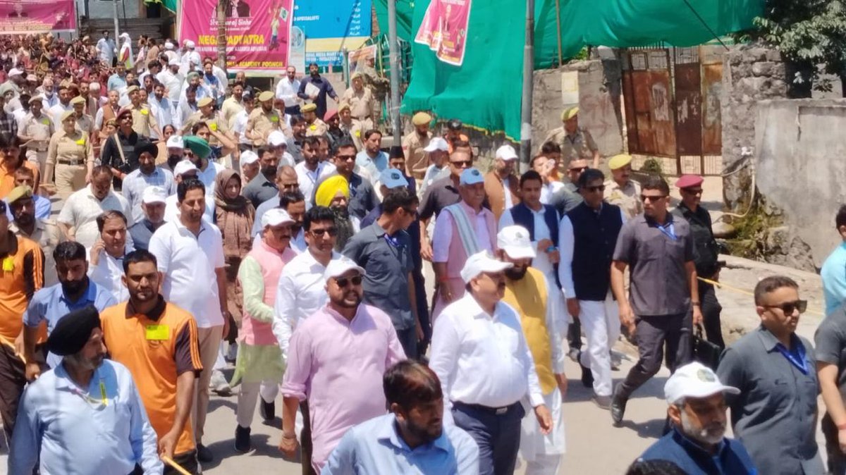 premeshwor's tweet photo. The participation witnessed in Poonch today reflects a growing realization that the fight against addiction belongs to everyone. Through #JKUnitedAgainstDrugs, @OfficeOfLGJandK is fostering a culture of awareness, responsibility, and collective action. https://t.co/Tb3cmmTcVv