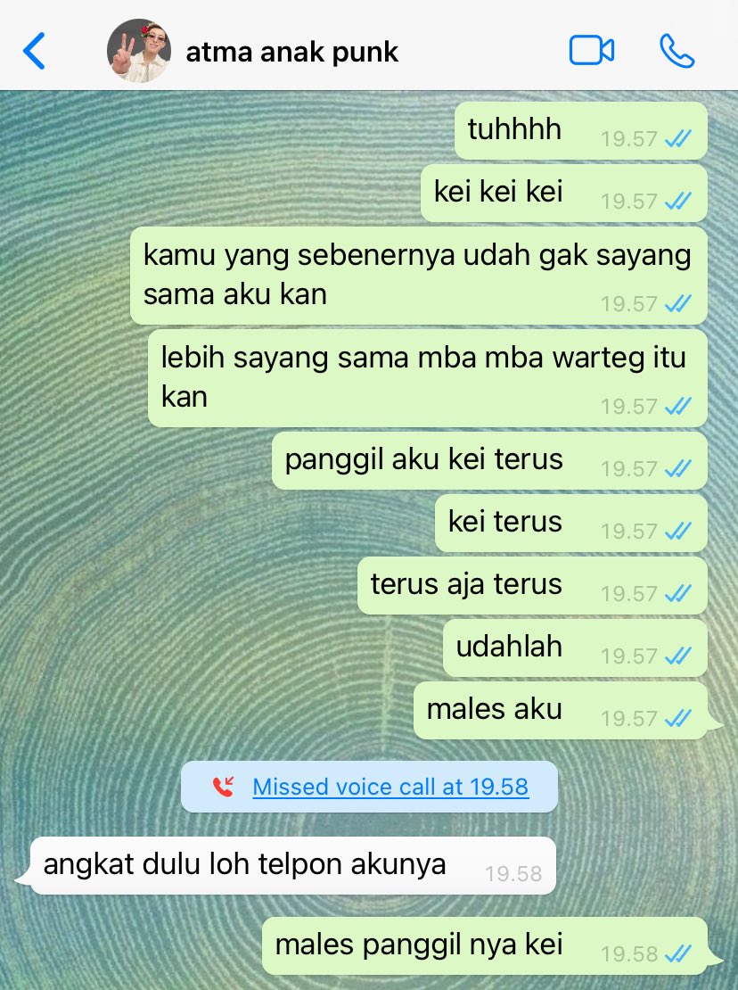 m405rc's tweet photo. ryulyul rulnyul pacaran alay hebat, mamah tantrum karena papah celingkuh?😟😢

#ryulyul #rulnyul https://t.co/3SMw429MSP