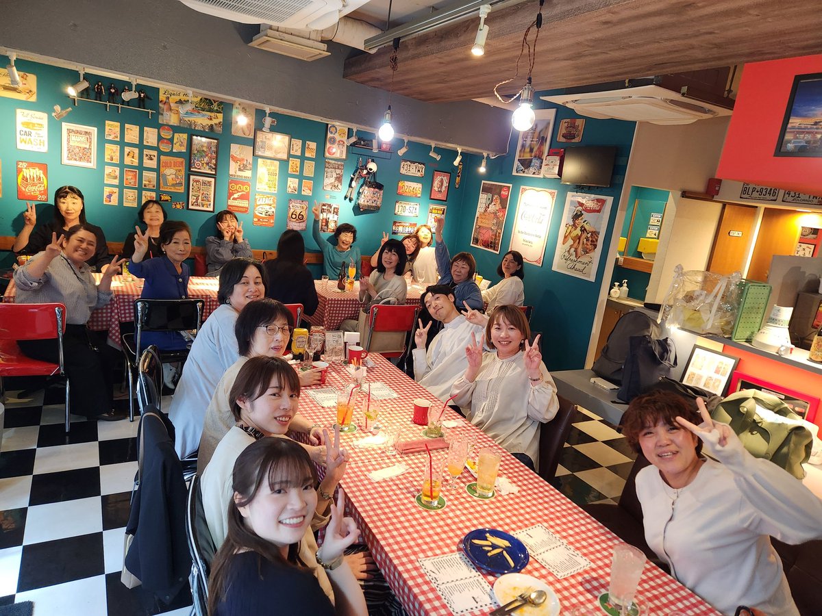 ensembleFlowEF's tweet photo. どうなることかと思った指揮者なし、アンフロでは初のラテン語曲。#相澤直人 先生の、本番を想定した親身なご指導、#渡辺研一郎 先生の寄り添いいざなってくださるピアノのおかげで支部大会賞を受賞🏆😂✨団代表で理事長 #柴田由美 先生から賞状をいただき不思議で誇らしい🤩全国は抽選でまたハズレ💦 https://t.co/DyaB1cuImJ