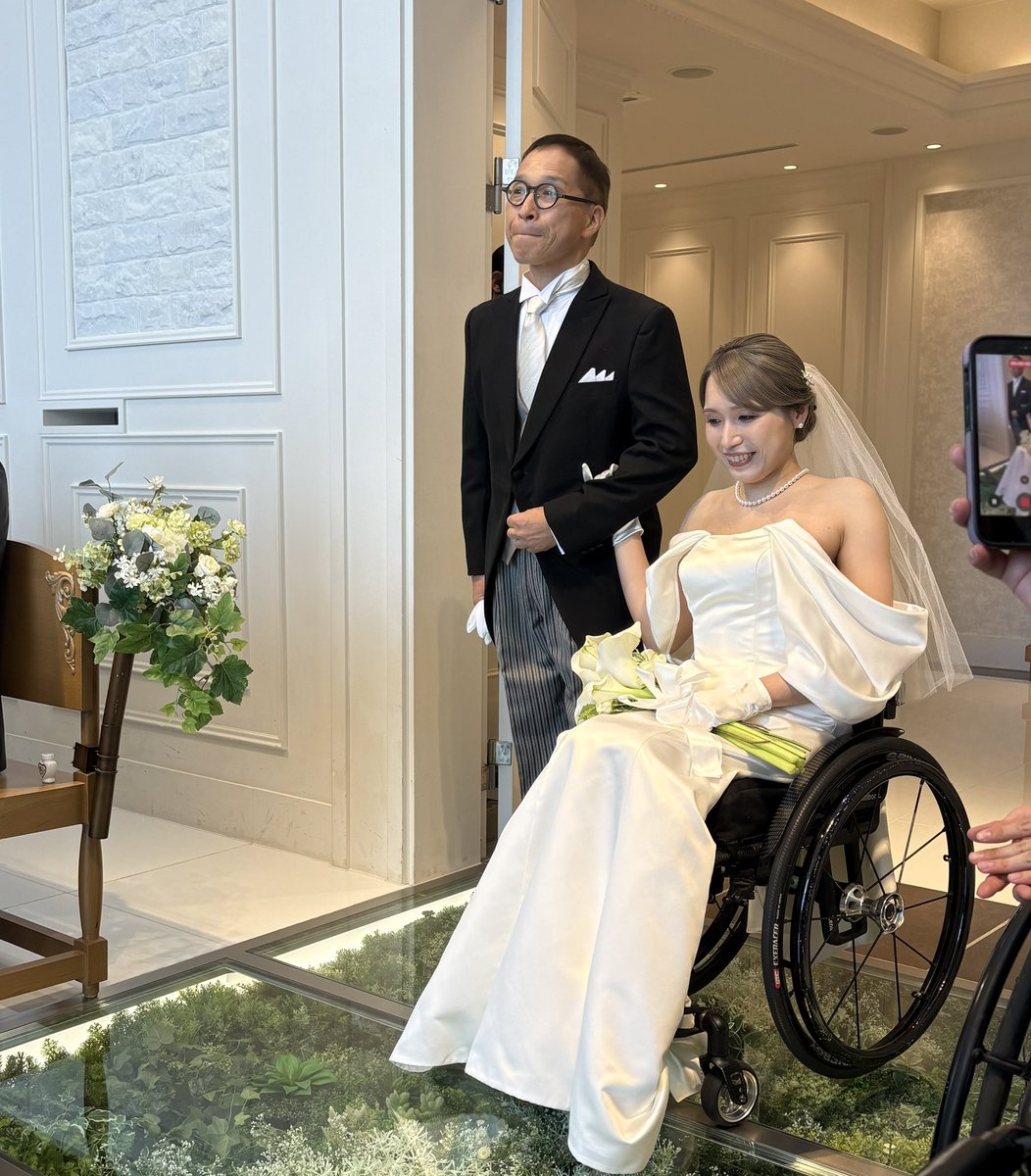 tacshow's tweet photo. 昨日は茶田ゆきみさんの結婚式に💐

パラ卓球日本代表チームのメンバーとして、5年間共に活動させていただきました🏓

私はコーチ、監督という立場でしたが、彼女の卓球に向き合う姿勢や取組みに非常に感銘を受け、今でもその頃の影響を受けている素晴らしいプレーヤーでした。

感動的であたたかく、素晴らしい式でした。
参列させていただき感謝🈵
当時共に活動したメンバーと新郎新婦で📸

ご結婚おめでとう㊗️
#パラ卓球 #茶田ゆきみ #井上全悠 #土井健太郎 #友野有理 #齊藤元希 #鹿島沙奈絵 #新井卓将
