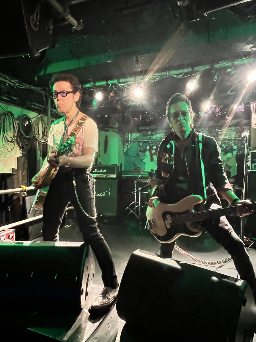 fiddle24beer's tweet photo. AKITOさんに許可をいただき、
セットリストを撮らせていただきました🙏
手書き胸熱だ❤️‍🔥
ろく夜の照明はいつ観ても素晴らしくて感動💡
そしてDJ ISHIKAWAさんを撮るといつもブレるのはなぜだ😂
楽しい時間をありがとうございました🍻 https://t.co/AHrUc1DjUi