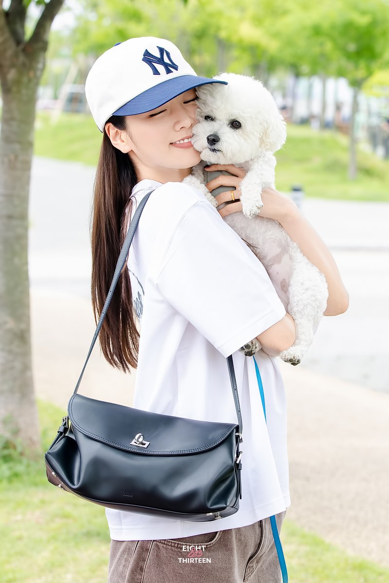 8h_13m's tweet photo. 260607 개이득 플리마켓
#에이핑크 #윤보미 (@Apinkbm) 3pic Update!🐶

귀여운 보미와 짱귀여운 소금이❤️
📷https://t.co/ZonrRVUQJ3 https://t.co/LM85iQy6Dw