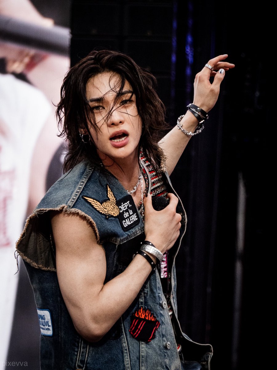 pixevva's tweet photo. Hyunjin
Stray Kids at GOVBALL in New York City

#straykids #스트레이키즈
#현진 #hyunjin https://t.co/6jJvuG0UVM