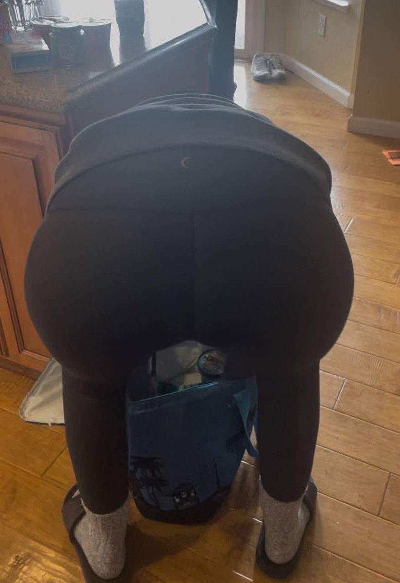 Veronicascuck's tweet photo. Message if you can tribute edit or expose my UNAWARE WHITE MILF MOM and her phone number https://t.co/E9HlUag48Y