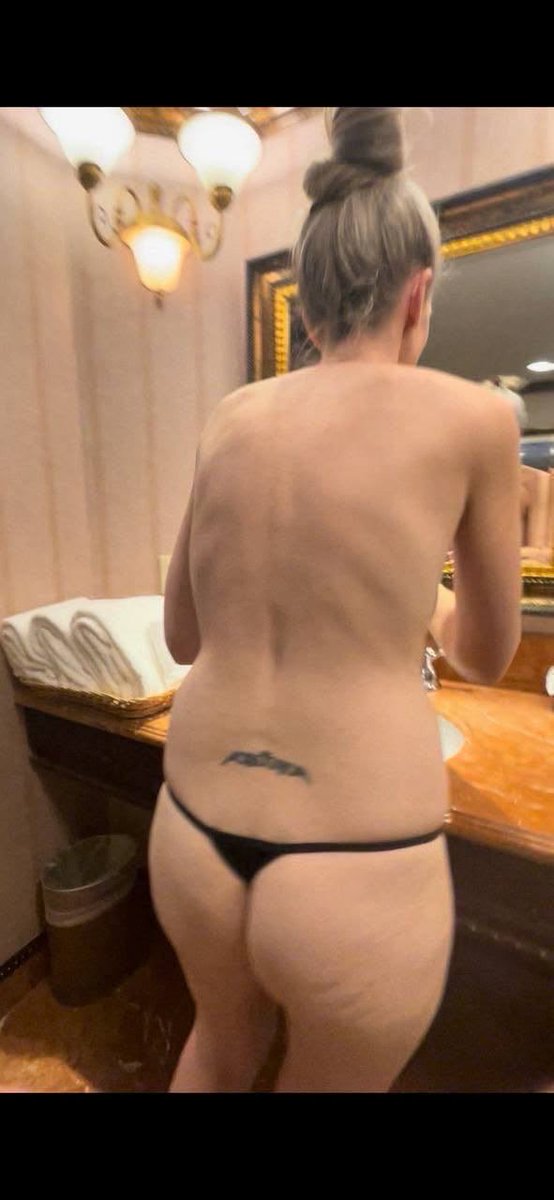 Veronicascuck's tweet photo. Message if you can tribute edit or expose my UNAWARE WHITE MILF MOM and her phone number https://t.co/E9HlUag48Y
