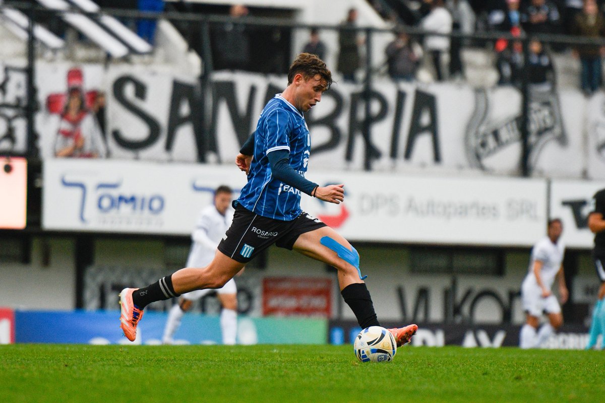 ClubARacing's tweet photo. ¡Final del primer tiempo en Buenos Aires! 

All Boys 1-1 RACING

⚽️ Alan Olinick 

#VamosAcadé 🇬🇹👊🏻 https://t.co/78QrP9pi8M