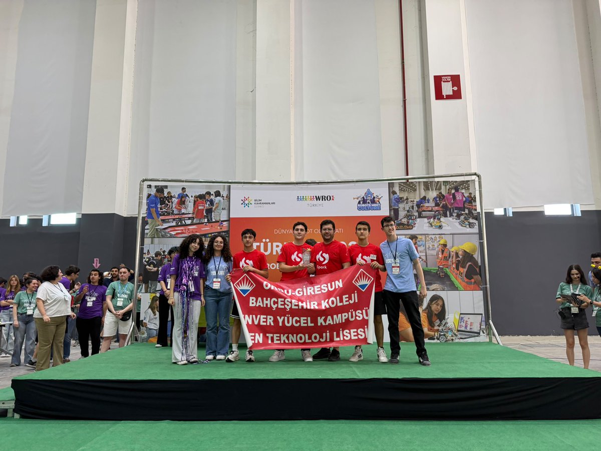 Doskudu's tweet photo. 🥉🤖 Türkiye Üçüncülüğü Gururu!

Öğrencilerimiz, WRO Türkiye 2026 RoboSports Kategorisinde sergiledikleri üstün performansla Türkiye 3.’sü olarak bizlere bu gururu yaşatan öğrencilerimize ve danışman öğretmenlerimize teşekkür ediyoruz🌟 https://t.co/b6LAvhfWDm