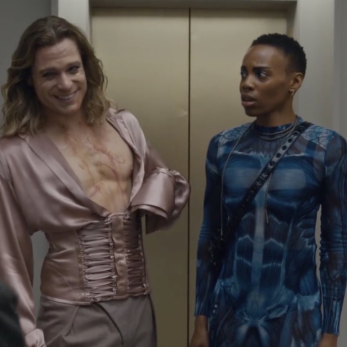 mylelio's tweet photo. the juxtaposition of their outfits here is making my brain go brr. lestat’s feminine silhouetted corset in pink and dee’s anatomically masculine design in blue ! they’re on their gender fuckery https://t.co/MLEjAsOiCJ