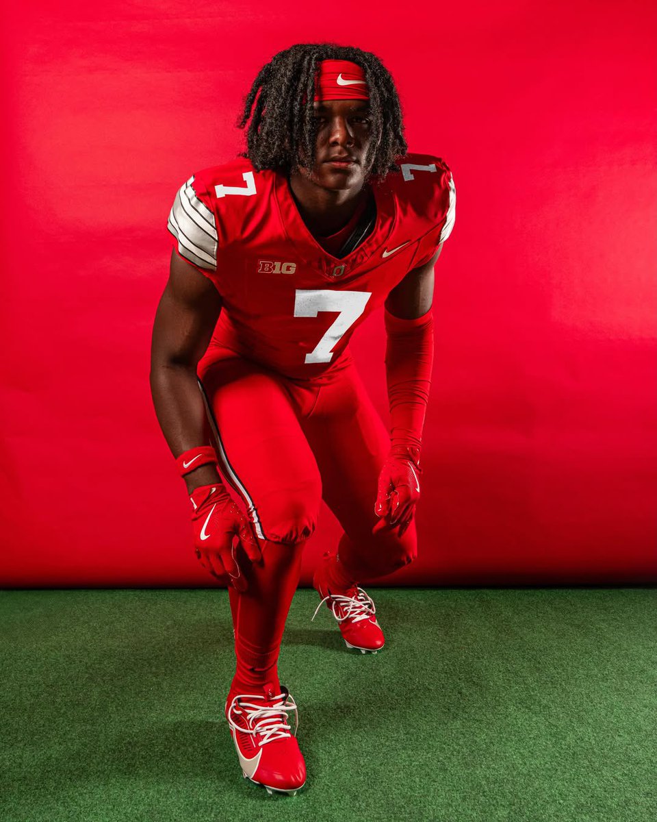 swishxvibes's tweet photo. Glenville LB Kaylon Bailey on his official visit to Ohio State 🌰 https://t.co/d6L4uVV10s