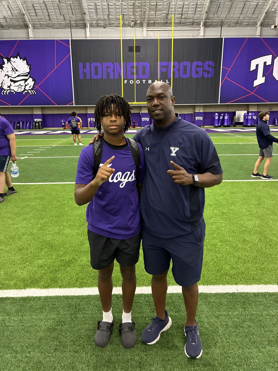 LeVarRiggsII's tweet photo. Thank you coach knight for giving me advice on bettering myself not just on the field but also in the classroom @maknight3 https://t.co/Kzo42jfojM
