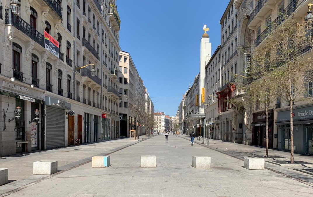 F_Desouche's tweet photo. Lyon : un Algérien en situation irrégulière et défavorablement connu des services de police arrache le collier d'une policière avant d'être interpellé https://t.co/a8v0ZBnl5H https://t.co/nE5OzvlCpW