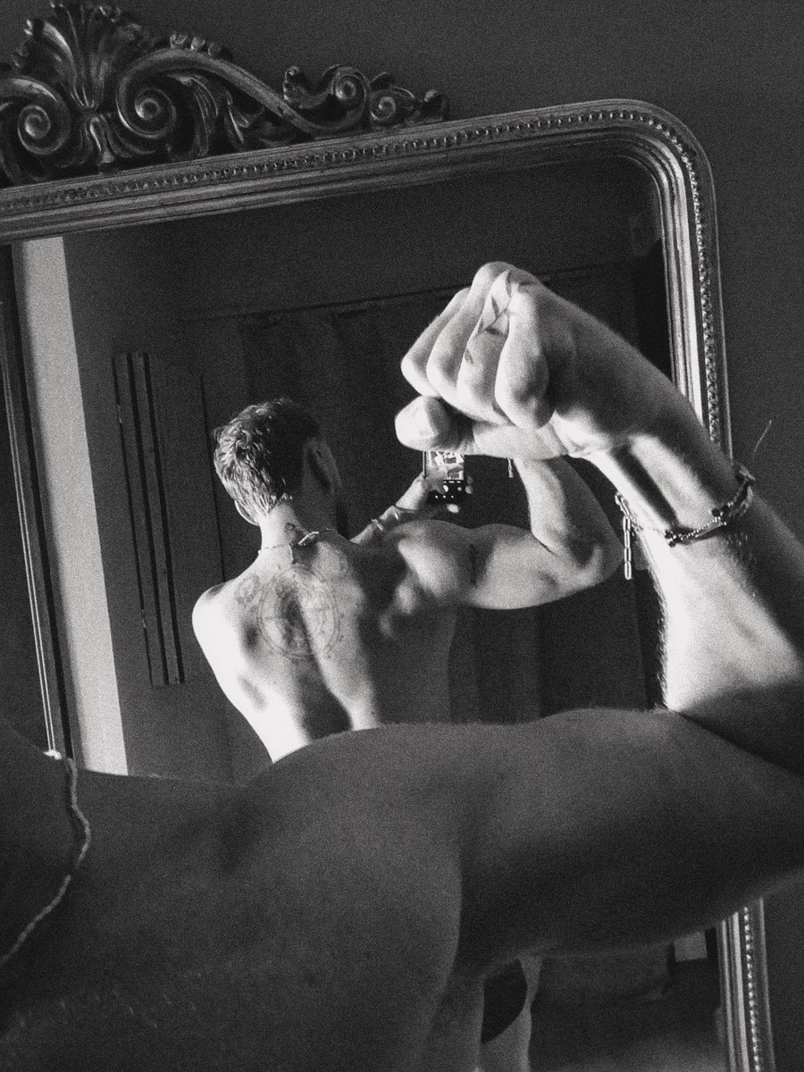 _romainch_'s tweet photo. Mirror checking https://t.co/8bsctUvTdj