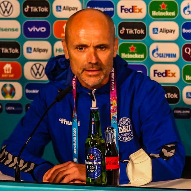 JuniorBaff's tweet photo. Denmark team doctor Morten Boesen: "Christian Eriksen is doing well and walked off the pitch by himself. As I see it, the pacemaker responded as it should. He was briefly unconscious, but regained consciousness very quickly, and we were quickly in contact with him." https://t.co/F5uH7Bo4ub