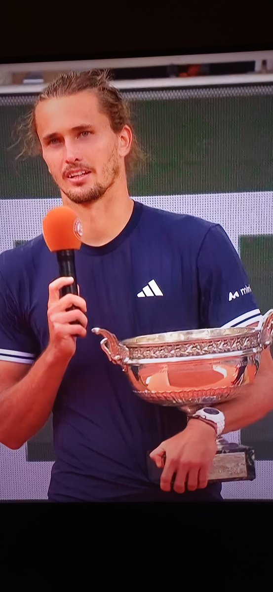 SOLAYAKLI's tweet photo. Tebrikler ve alkışlar Alexander Zverev için.👏👏👏🎾🏆🎇 https://t.co/8WNsUWDS2t