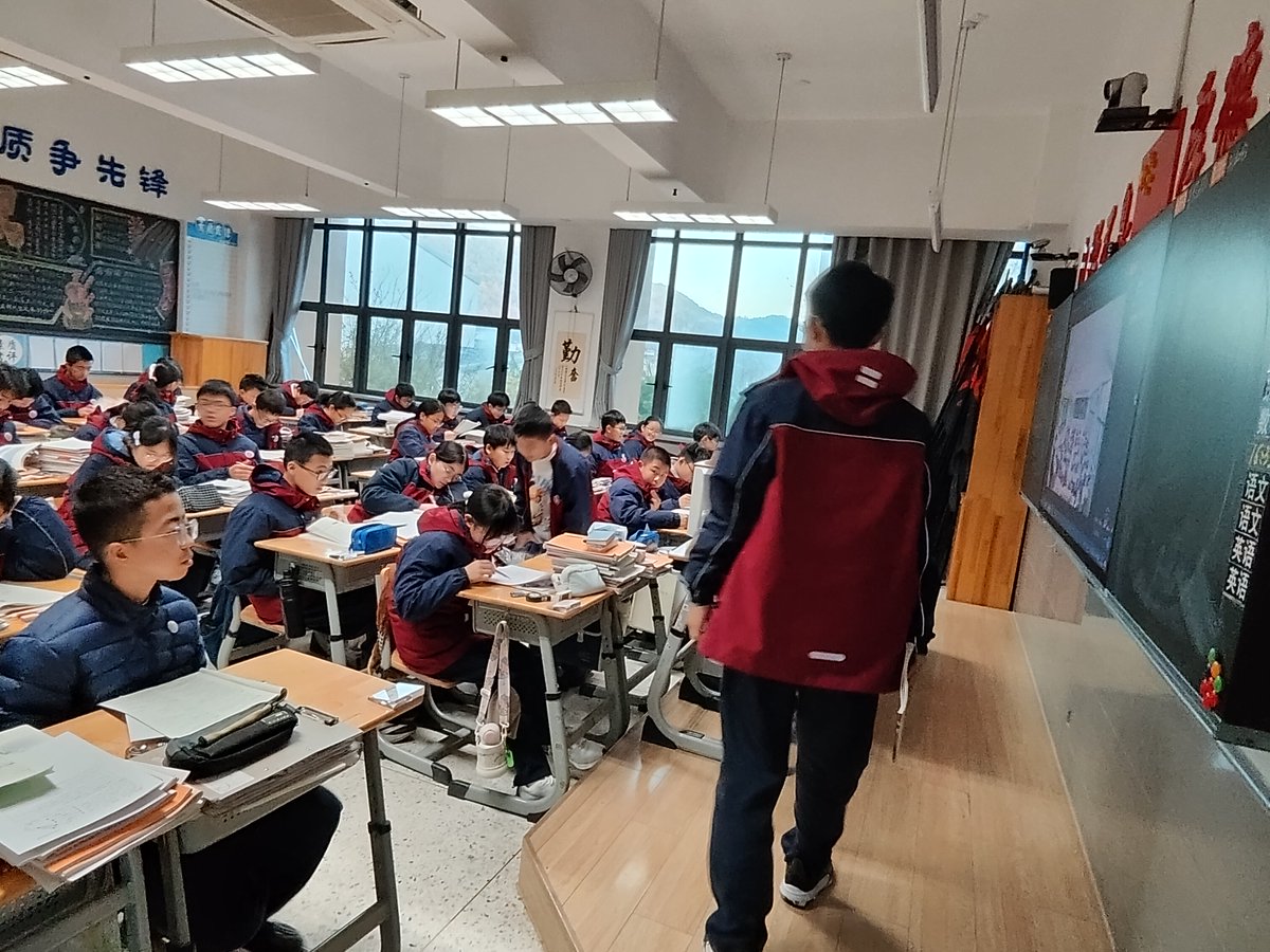 prdjar23's tweet photo. New semester, new start, fresh goals! Let’s chase knowledge, lift each other up and make this term unforgettable https://t.co/rubCMDqbE5