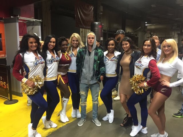 JDBieberDumps's tweet photo. Justin Bieber at the Cavs vs Warriors basketball game in Cleveland, Ohio
(June 8, 2016) https://t.co/fGqfmOGnXy