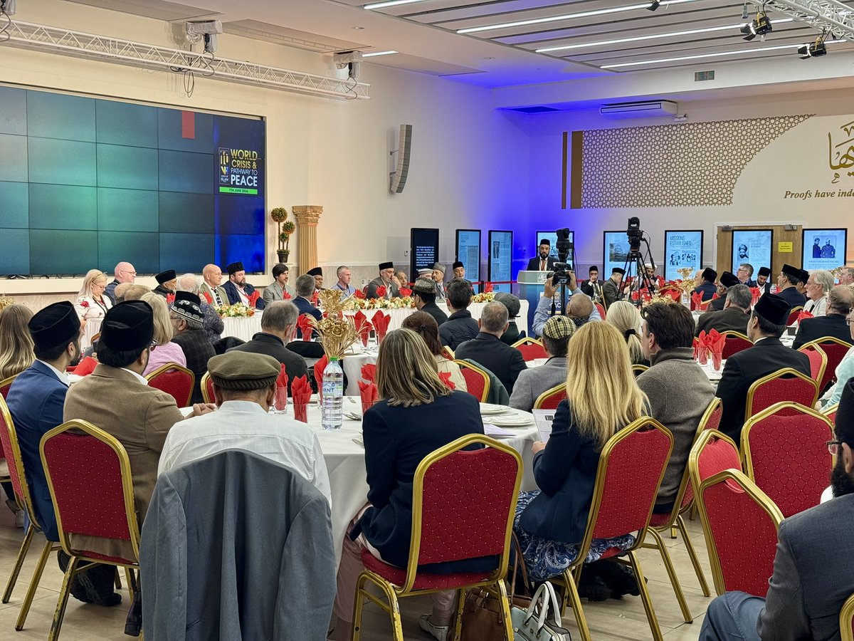 _NoorHadi's tweet photo. Marking 10 years of @VoiceOfIslamUK with an important conversation on “World Crisis and the Pathway to Peace.”

A timely discussion bringing together diverse voices to explore solutions to today’s global challenges. https://t.co/LkWgZYl1dT