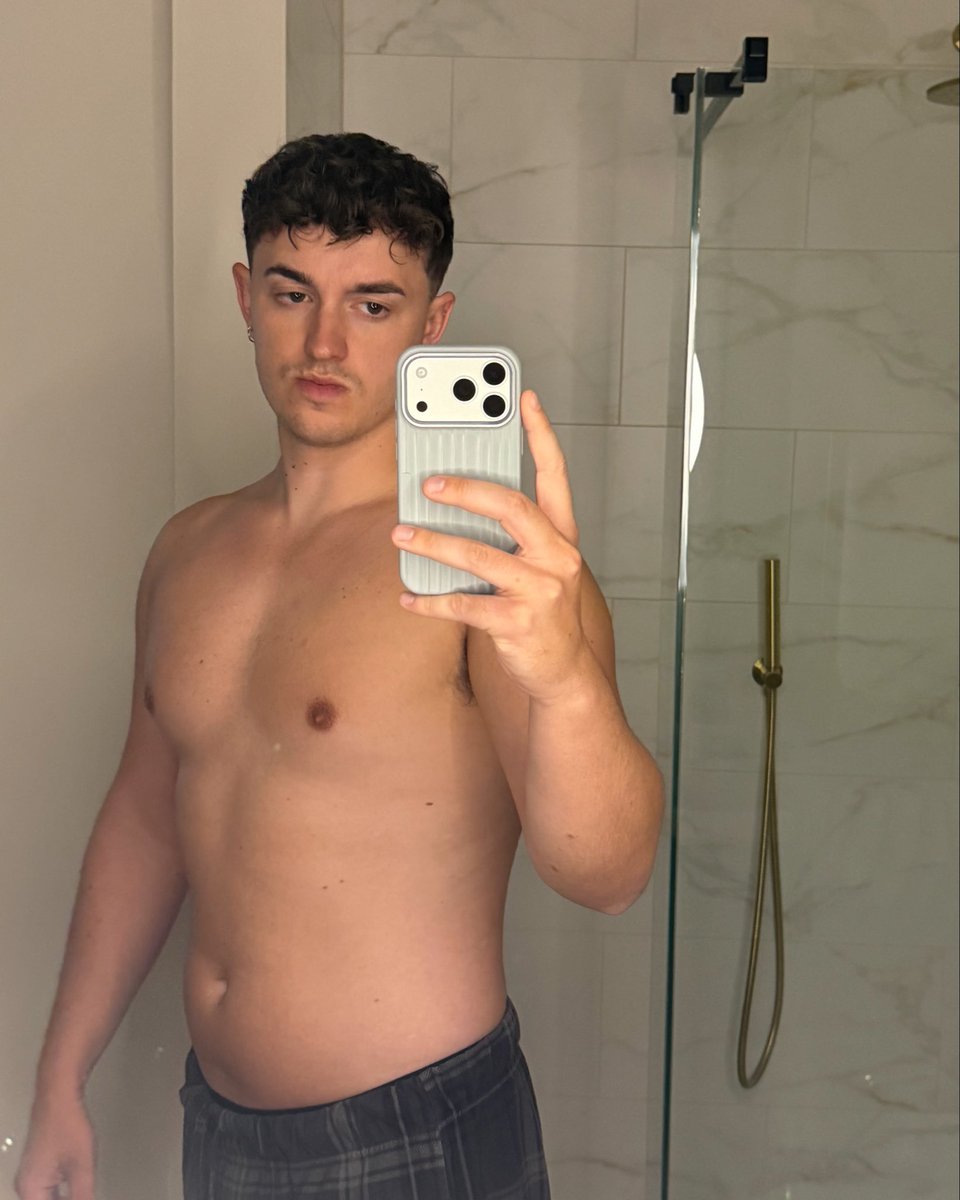 tomnewtt's tweet photo. lazy sunday https://t.co/pVxlOYaTOF